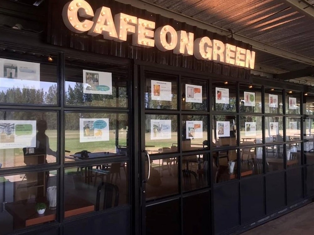 Imagen del bar/restaurante del Hotel Kabinburi Sport Club - Kbsc. Foto 11