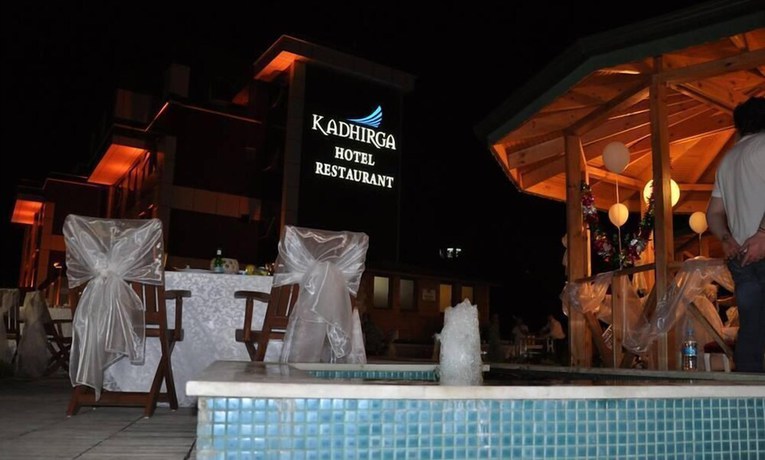 Imagen del bar/restaurante del Hotel Kadhirga. Foto 4