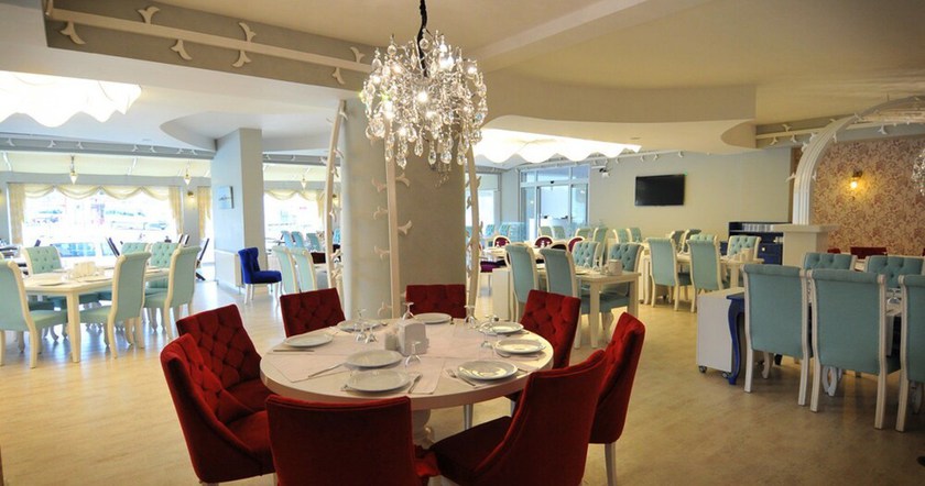 Imagen del bar/restaurante del Hotel Kadhirga. Foto 6