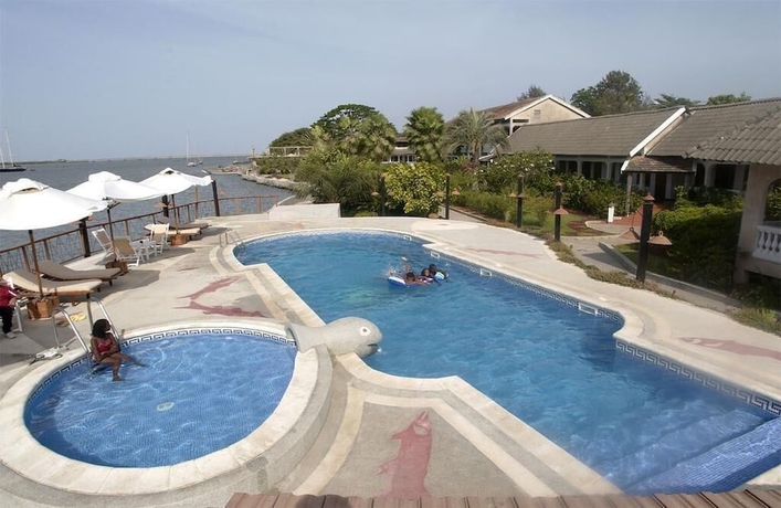 Imagen de la piscina del Hotel Kadiandoumagne. Foto 19