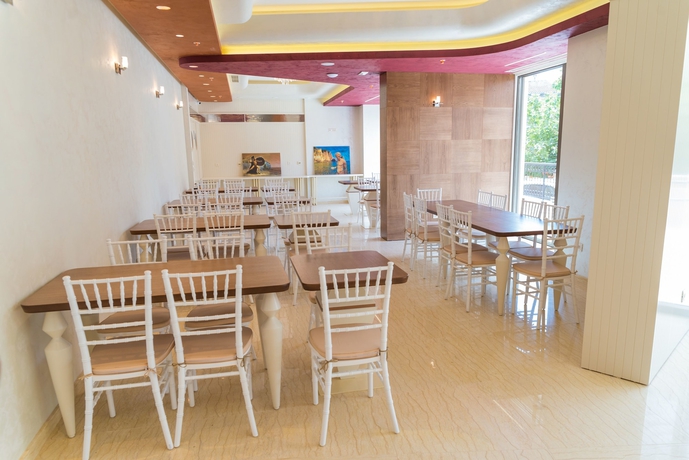 Imagen del bar/restaurante del Hotel Kadmo By Aycon. Foto 3