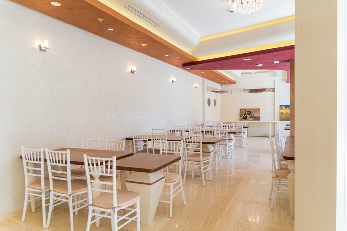 Imagen del bar/restaurante del Hotel Kadmo By Aycon. Foto 4