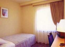 Imagen de la habitación del Hotel Kadoma Public. Foto 2
