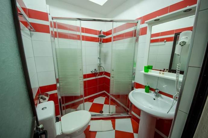 Imagen de la habitación del Hotel Kadrisa. Foto 6