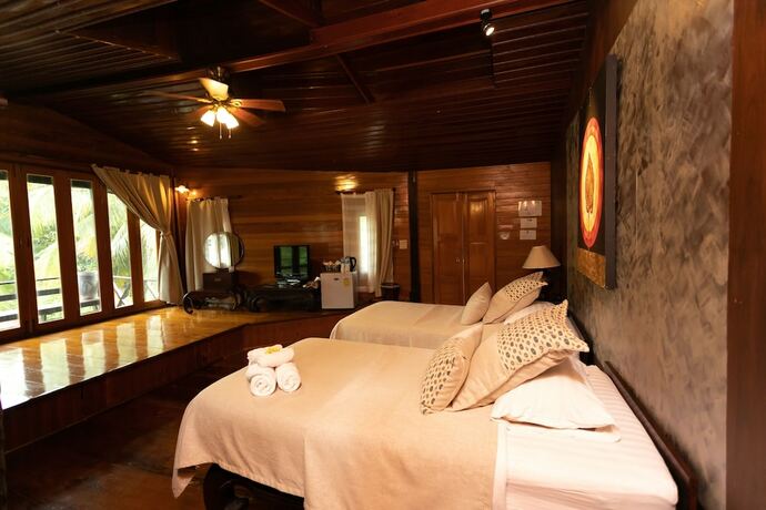 Imagen general del Hotel Kaengkrachan Boathouse Paradise Resort. Foto 4