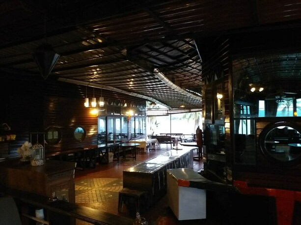 Imagen de los interiores del Hotel Kaengkrachan Boathouse Paradise Resort. Foto 33