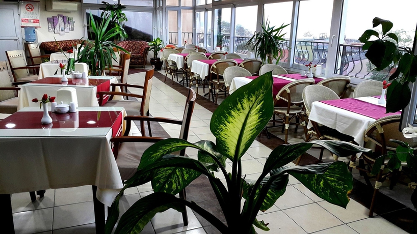 Imagen del bar/restaurante del Hotel Kaftan. Foto 4