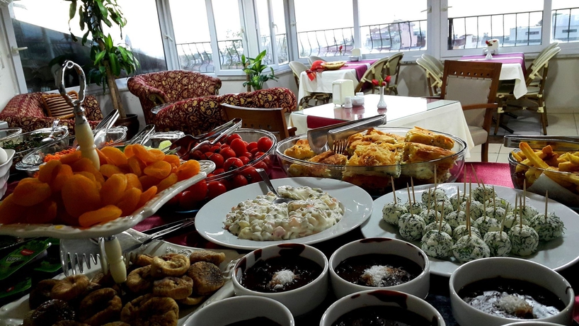 Imagen del bar/restaurante del Hotel Kaftan. Foto 8