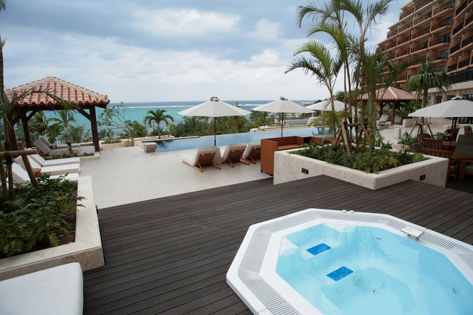 Imagen de los exteriores del Hotel Kafuu Resort Fuchaku Condo. Foto 9