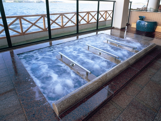 Imagen de la piscina del Hotel Kaga Kanko. Foto 8