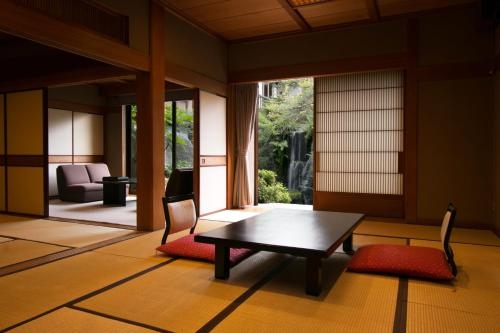 Imagen de la habitación del Hotel Kagetsu. Foto 7