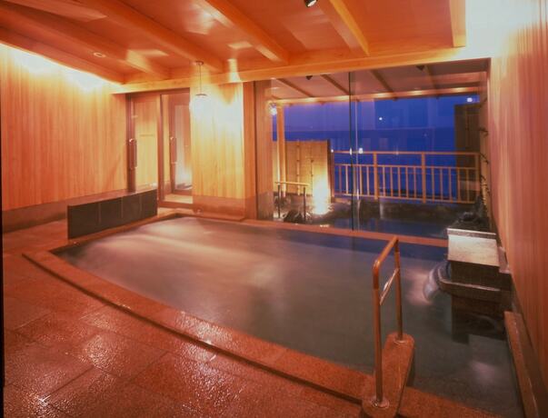 Imagen de la piscina del Hotel Kaike Shogetsu. Foto 32