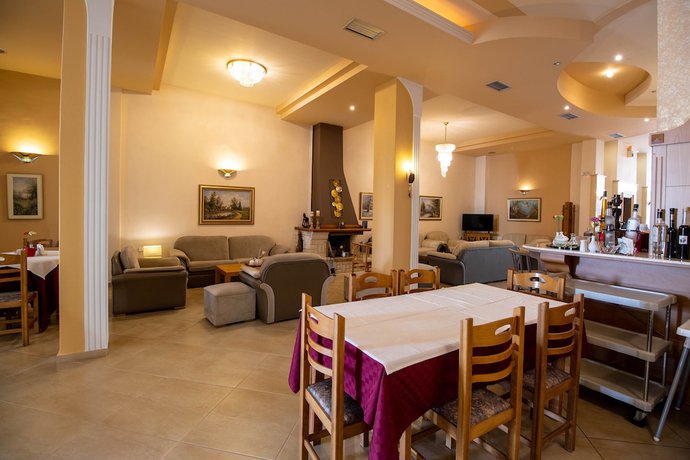 Imagen del bar/restaurante del Hotel Kaikis. Foto 5