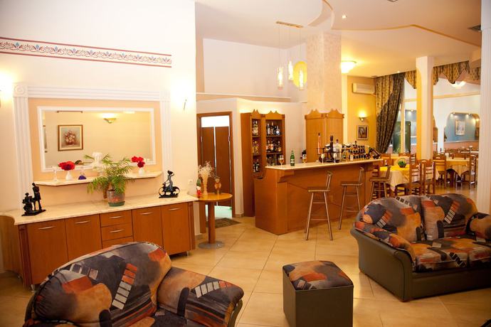 Imagen del bar/restaurante del Hotel Kaikis. Foto 6
