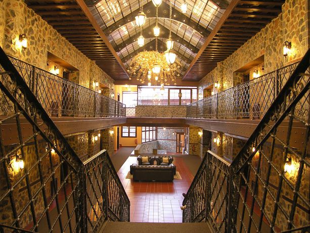 Imagen de los interiores del Hotel Kaimak Inn. Foto 17