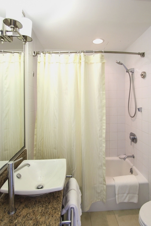 Imagen de la habitación del Hotel Kaimana Beach. Foto 13