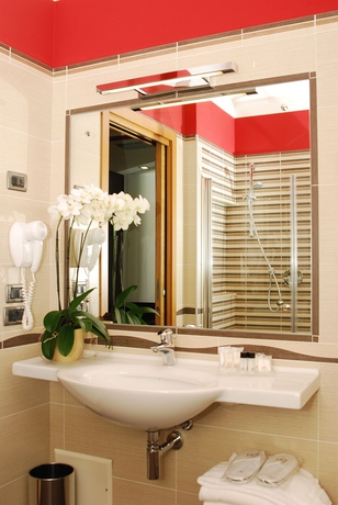 Imagen de la habitación del Hotel Kairos Garda. Foto 3