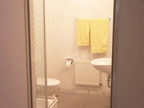 Imagen de la habitación del Hotel Kaiser, Moenchengladbach. Foto 9