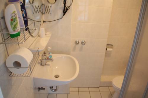 Imagen de la habitación del Hotel Kaiser, Moenchengladbach. Foto 14