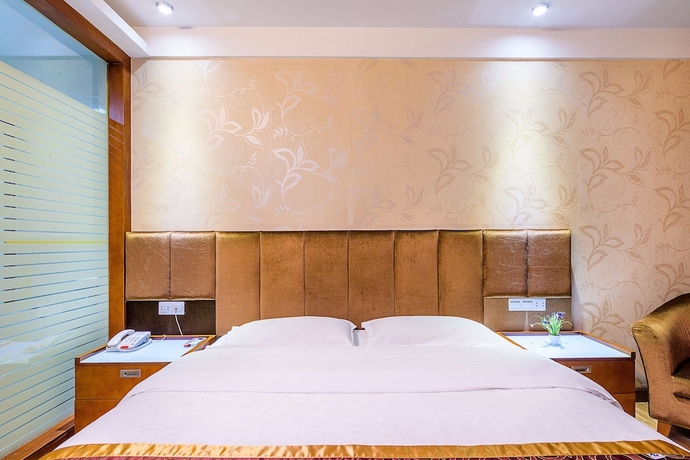 Imagen de la habitación del Hotel Kaiserdom Airport Branch. Foto 13