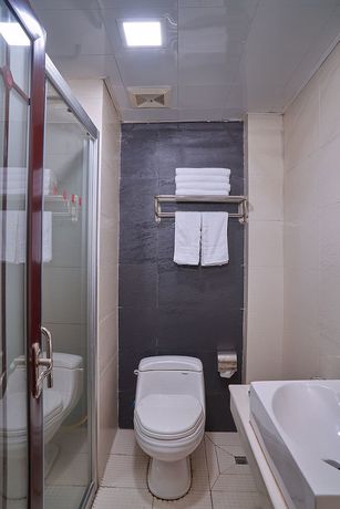 Imagen de la habitación del Hotel Kaiserdom China Plaza. Foto 12