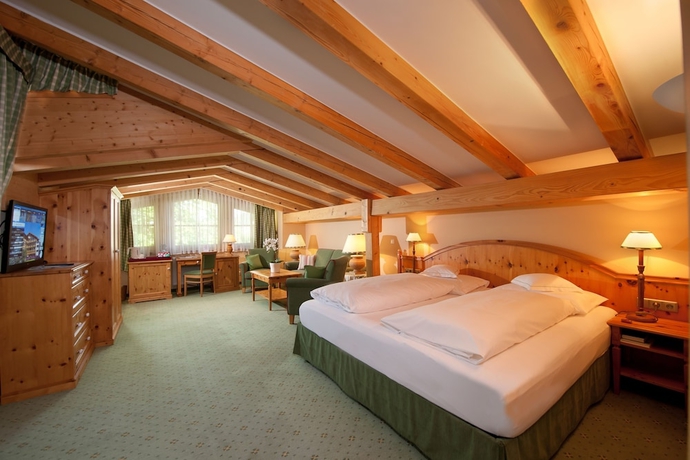 Imagen de la habitación del Hotel Kaiserhof Kitzbuehel. Foto 14