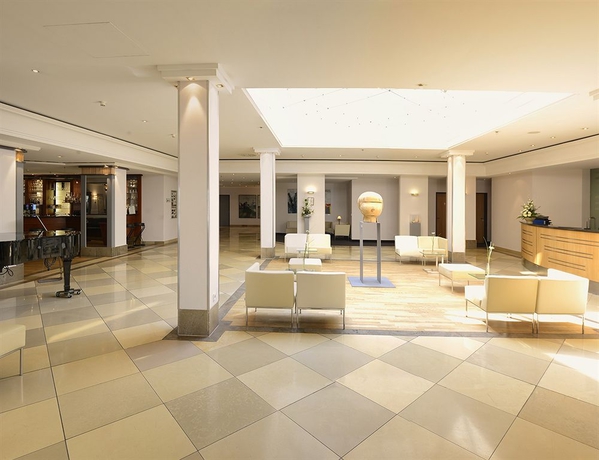 Imagen de los interiores del Hotel Kaiserin Augusta. Foto 10