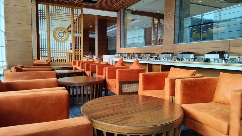 Imagen del bar/restaurante del Hotel Kaithal Resort - Kasauli. Foto 4