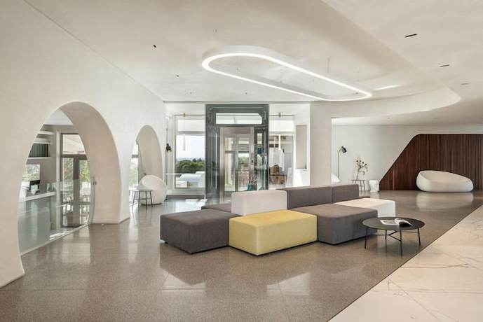 Imagen de los interiores del Hotel Kakkos Bay. Foto 19