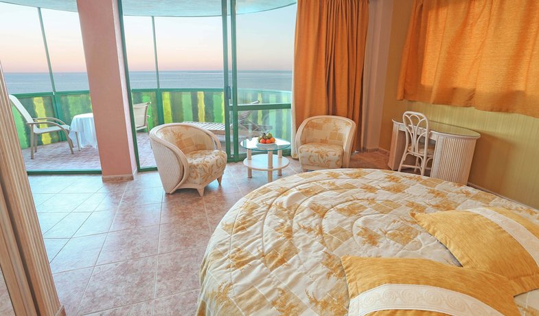 Imagen de la habitación del Hotel Kaktus Albir. Foto 9