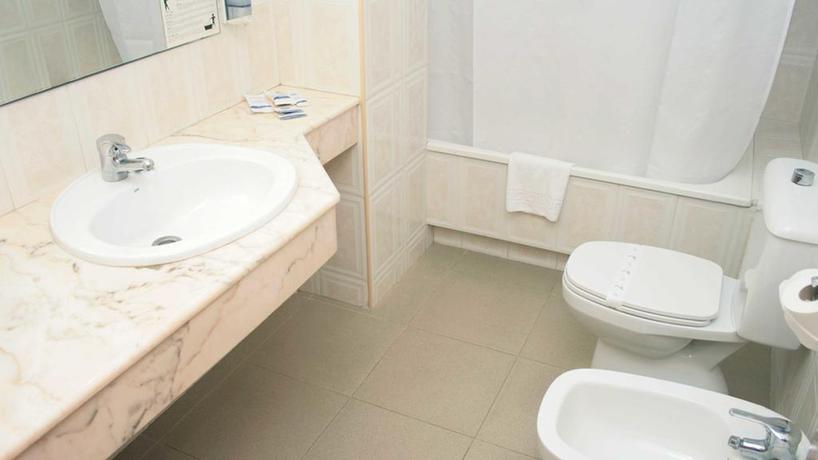 Imagen de la habitación del Hotel Kaktus Playa. Foto 4