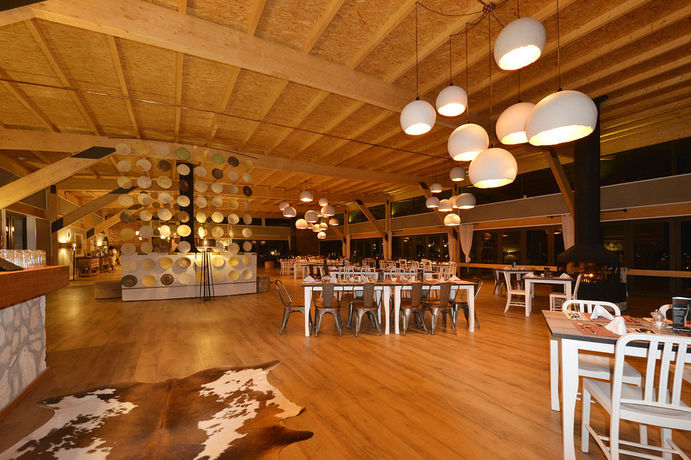 Imagen del bar/restaurante del Hotel Kalahari Anib Lodge. Foto 4