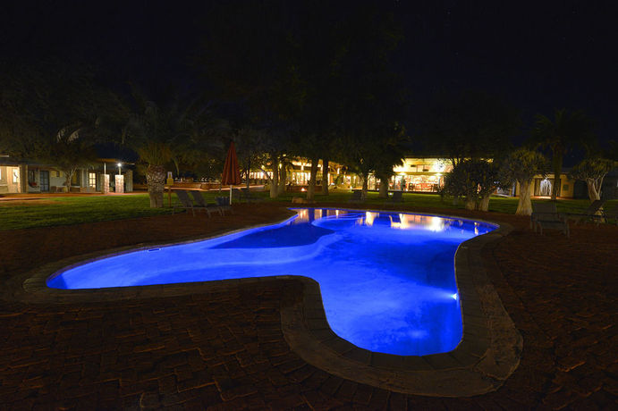 Imagen de la piscina del Hotel Kalahari Anib Lodge. Foto 16