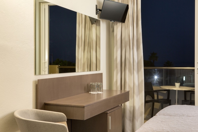 Imagen de la habitación del Hotel Kalamaki Beach. Foto 12