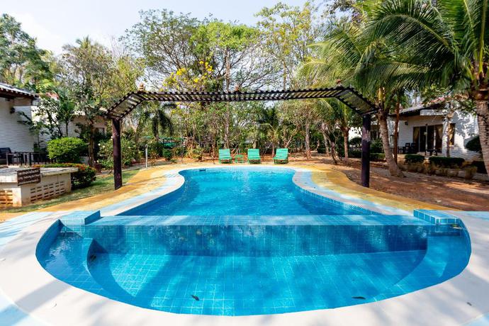 Imagen de la piscina del Hotel Kalamona Resort. Foto 13