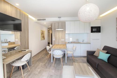 Imagen de la habitación del Hotel Kalamota Beach House. Foto 8