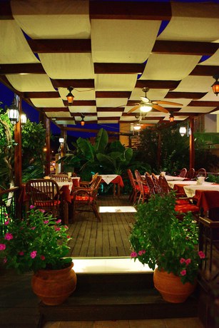 Imagen del bar/restaurante del Hotel Kalathos Sun. Foto 5