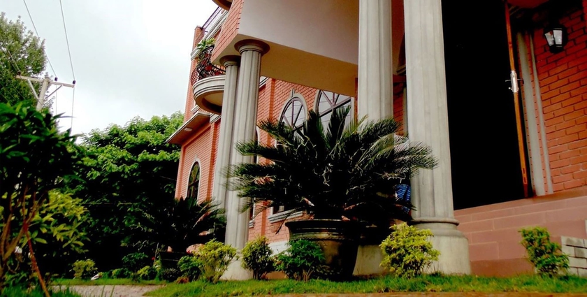 Imagen de los exteriores del Hotel Kalaw Princess. Foto 19