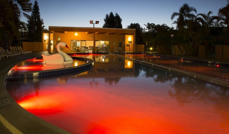 Imagen de la piscina del Hotel Kalbarri Beach Resort. Foto 17