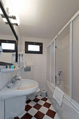 Imagen de la habitación del Hotel Kalehan. Foto 4