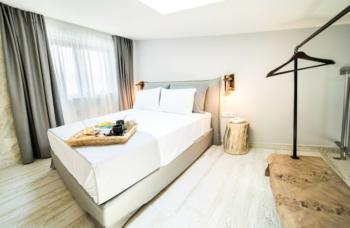 Imagen de la habitación del Hotel Kali Thea Suites. Foto 19