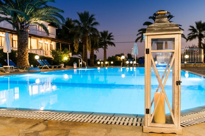 Imagen de la piscina del Hotel Kalidonio Studios. Foto 12