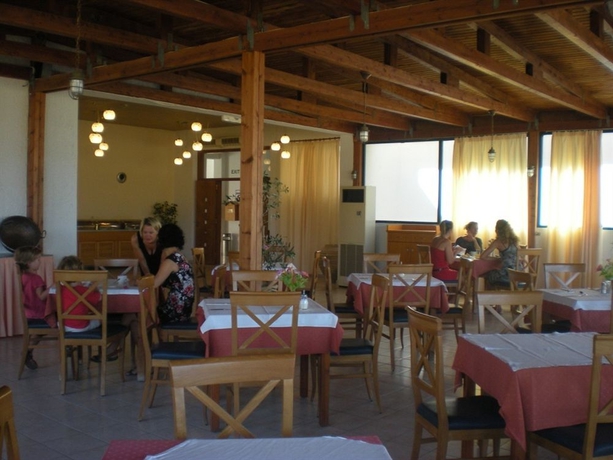 Imagen del bar/restaurante del Hotel Kalimera Mare. Foto 3