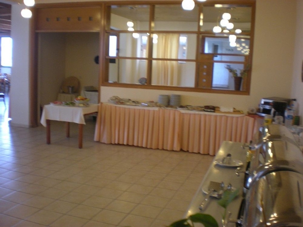 Imagen del bar/restaurante del Hotel Kalimera Mare. Foto 4