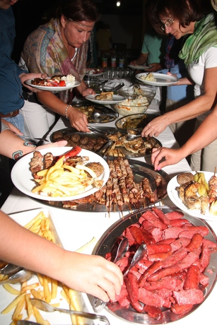 Imagen del bar/restaurante del Hotel Kalimera Mare. Foto 5