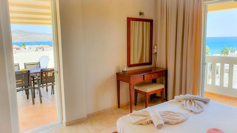 Imagen de la habitación del Hotel Kalimera, Stalos. Foto 12