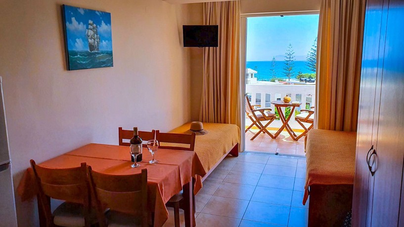 Imagen de la habitación del Hotel Kalimera, Stalos. Foto 17
