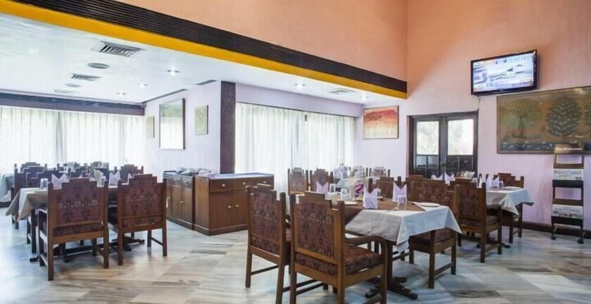 Imagen del bar/restaurante del Hotel Kalinga Ashok. Foto 16