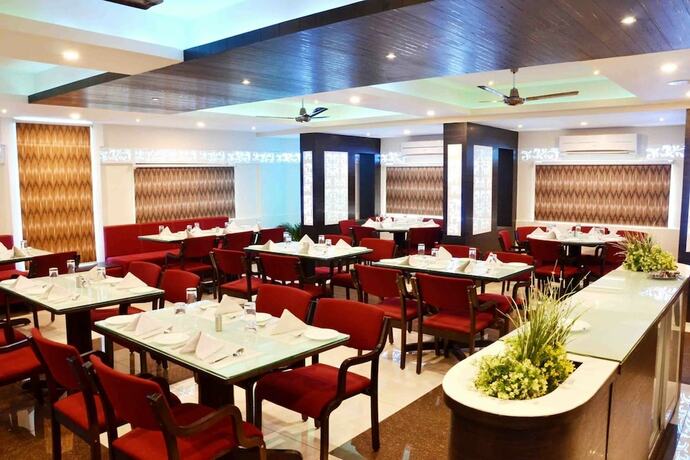 Imagen del bar/restaurante del Hotel Kalinga, Indore. Foto 2