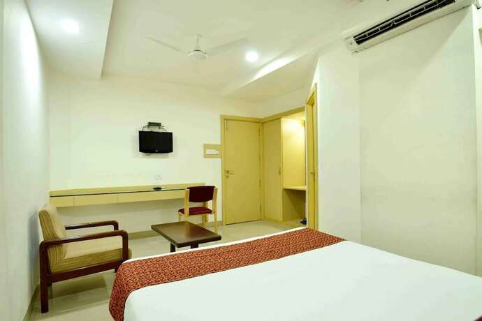 Imagen de la habitación del Hotel Kalinga, Indore. Foto 6